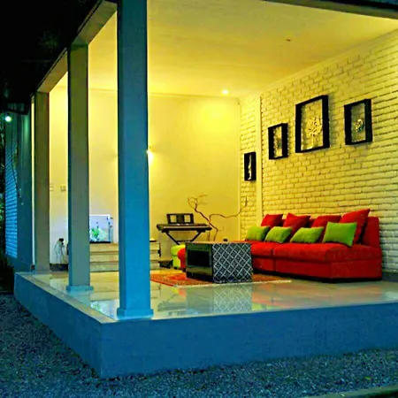 Winaposa And Warung Pudak Hotel
